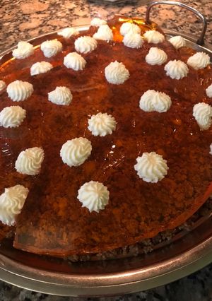 Una foto de Postre de gelatina y crocante de capuccino