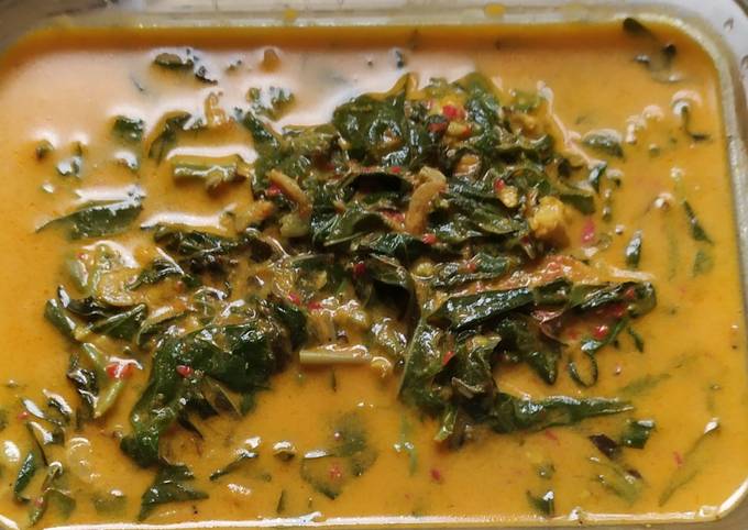 Langkah Mudah untuk Membuat 3. Sayur daun singkong bumbu jangkep, Sempurna