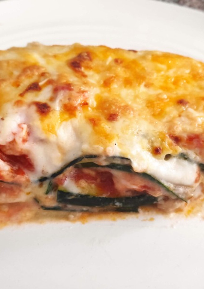 Una foto de Lasaña de calabacín rápida con boloñesa de pollo con y sin Thermomix