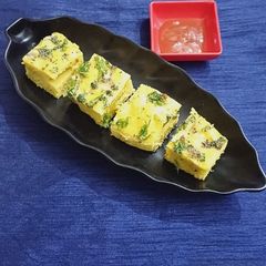 A picture of Khaman dhokla.