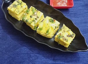 A picture of Khaman dhokla.