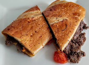 Una foto de PEPITO De Ternera🥩cortado en Dos...!🥰