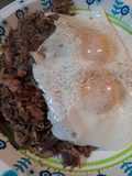 Poivre Noir Sauce with Pulled Pork and Eggs