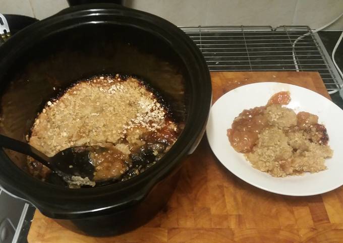 Steps to Make Super Quick Homemade Slow Cooked Apple Crumble