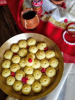 A picture of Bengali sandesh.