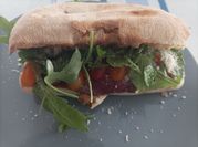 Une photo de panini boeuf