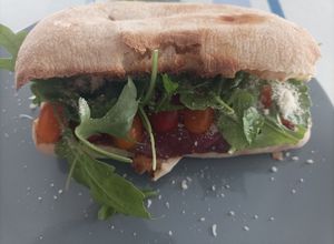 Une photo de Panini au carpaccio de boeuf