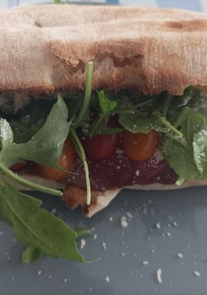 Une photo de Panini au carpaccio de boeuf