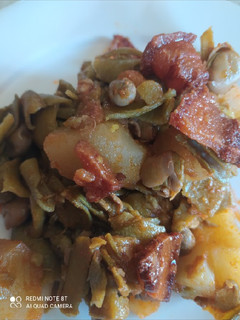 Una foto de Habones con sofrito de panceta