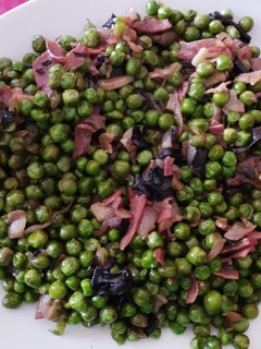 Una foto de Guisantes con lacón y más