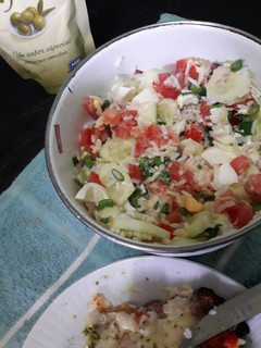 Una foto de Ensalada fresca.....#lacocinanosune
