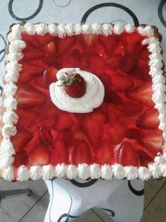 Una foto de Tarta de frutilla 🍓 y gelatina!!!!