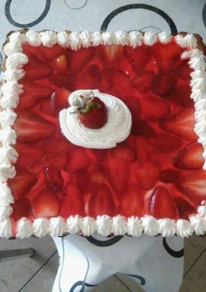 Una foto de Tarta de frutilla 🍓 y gelatina!!!!