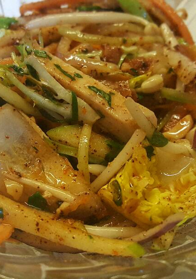 Una foto de Ensalada de pollo china