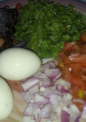 A picture of Salad with fish.