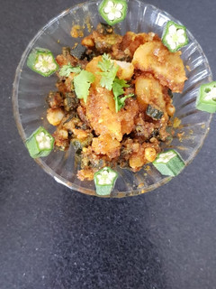 ભીંડા બટાકા નું શાક (Bhinda Bataka Shak Recipe In Gujarati) રેસીપી મુખ્ય ફોટો