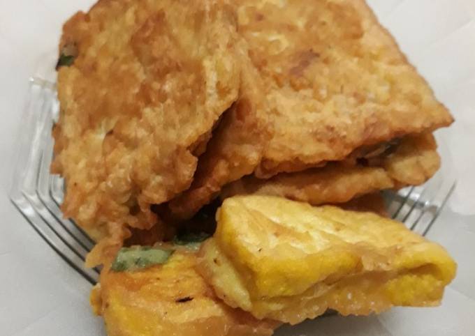 Tempe mendoan dan tahu goreng