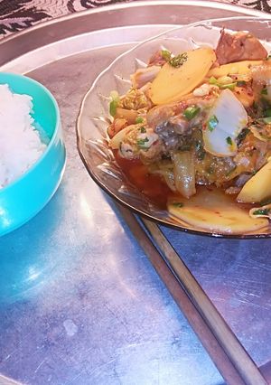 Hình của món Gà xào kim chi.