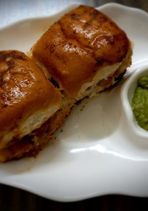 મસાલા પાઉં (Masala Pav Recipe In Gujarati) રેસીપી મુખ્ય ફોટો