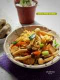 Yellow fried noodles