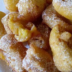 A picture of Sweet Banana fritters with dusting of icing sugar n cinnamon.