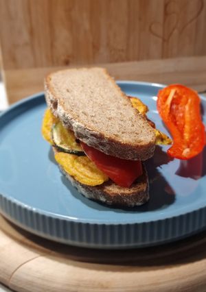 Vegán omlett, cukkinis-paradicsomos recept fotója