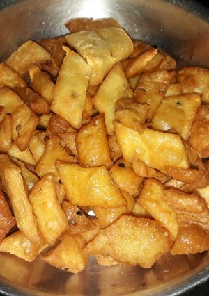 नमकपारे (namkpare recipe in Hindi) रेसिपी मुख्य फोटो