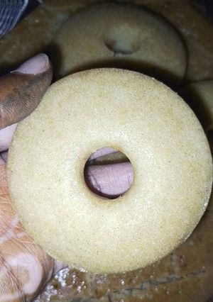 A picture of Suji/Semolina Doughnuts (دونات السمن أو السيمولينا).