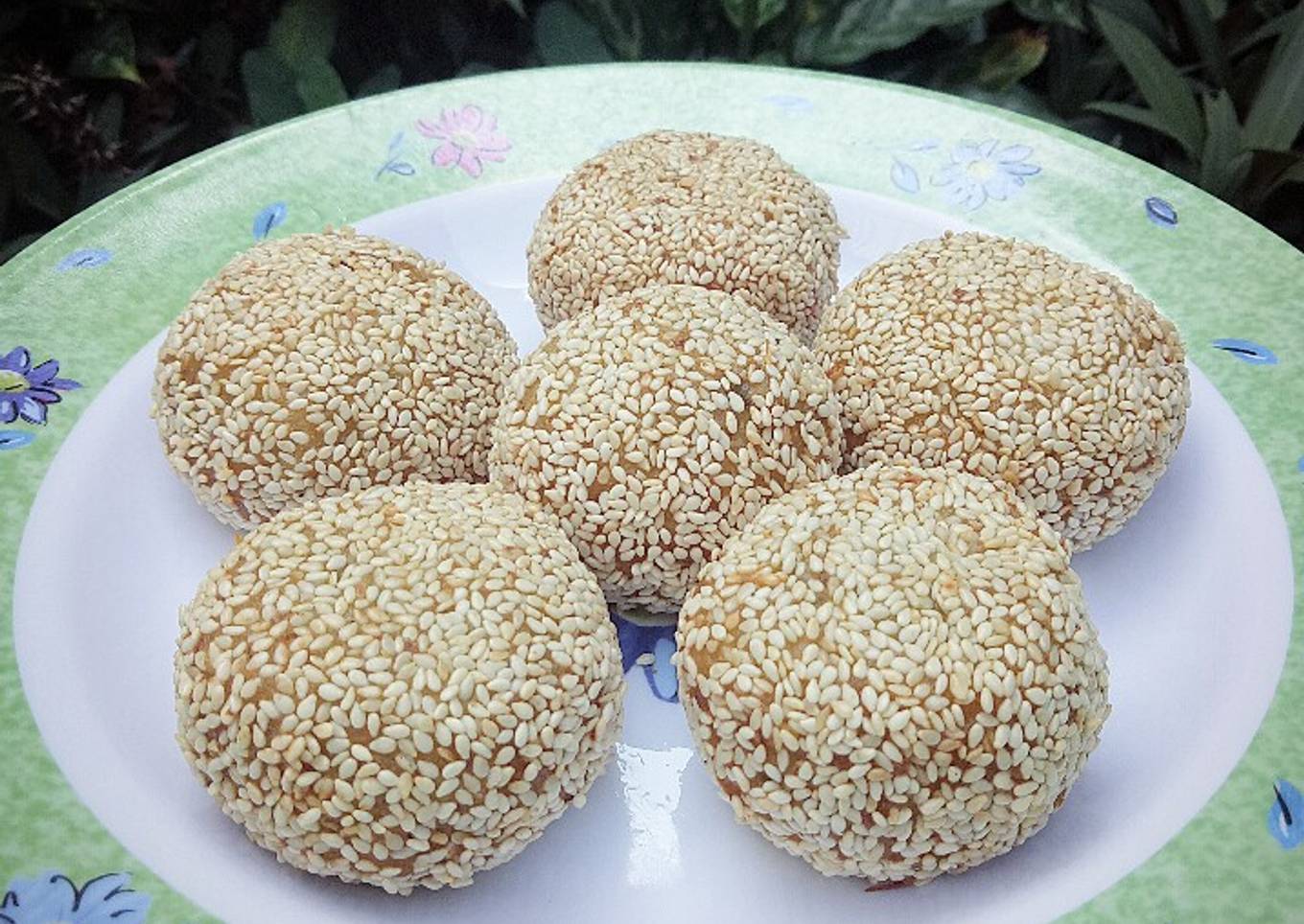 Bola-Bola Pisang Wijen isi Coklat Keju