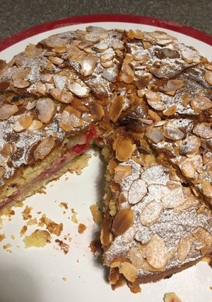 A picture of Raspberry Bakewell Cake.