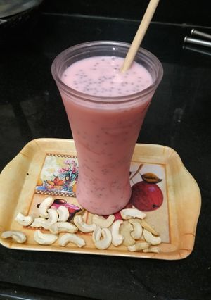 A picture of Royal mix rose falooda.