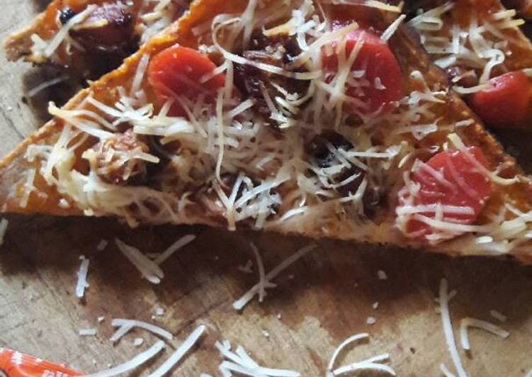 Cara Gampang Menyiapkan 28. Pizza Roti Gandum with Sosis &amp; Ayam Cincang yang Enak