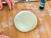 Una foto di biscotti farina di mandorle