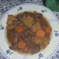 Foto principal de Ternera en salsa con patatas