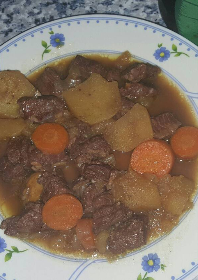 Una foto de Ternera en salsa con patatas