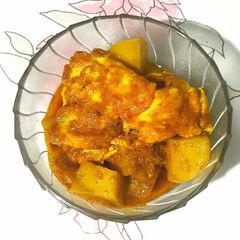 A picture of Egg Omelette Potato Curry.