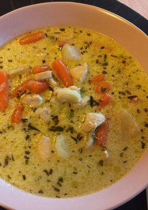 Tárkonyos tejfölös csirkeragu leves recept fotója