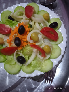 صورة لوصفة 🥬 سلطة خفيفة بسيطة 🥕 🥒 🍅