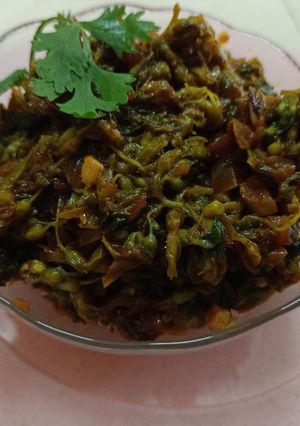 दुळीच्या फुलांची भाजी (dulichya fulachi bhaji recipe in marathi) रेसिपी चे मुख्य फोटो 