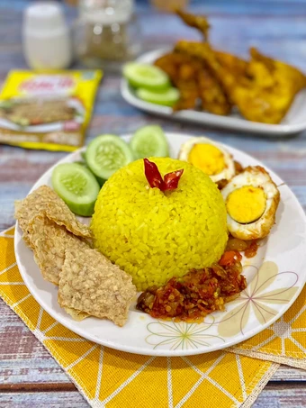 Cara Mudah Membuat Resep  Nasi Kuning Praktis yang Enak, Enak