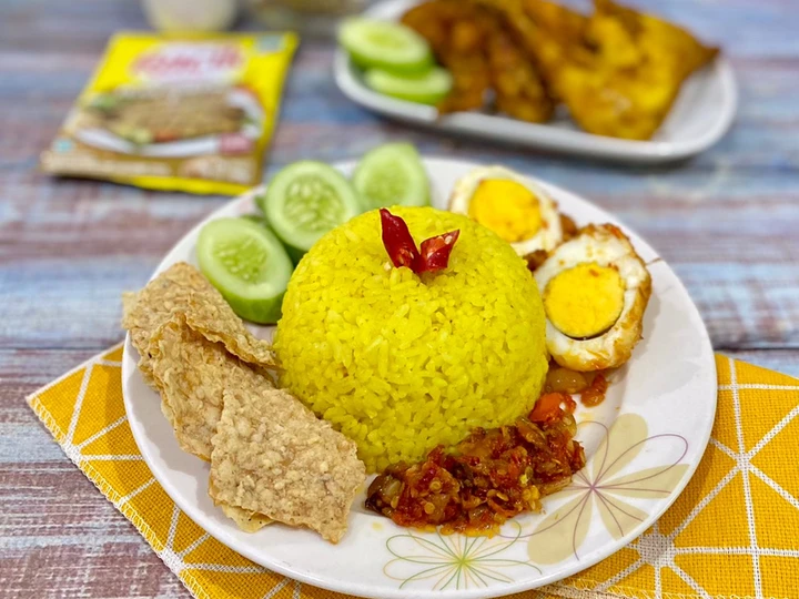 Cara Mudah Membuat Resep  Nasi Kuning Praktis yang Enak, Enak