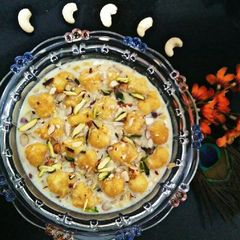 A picture of Shahi Doodh Pakodi.