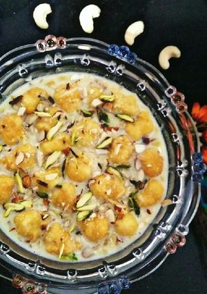 A picture of Shahi Doodh Pakodi.