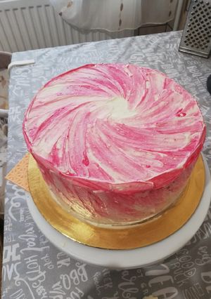 Vörösbársony torta, vízfesték technikával díszítve recept fotója