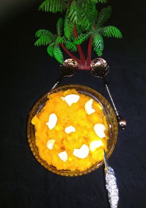A picture of Orange suji halwa.