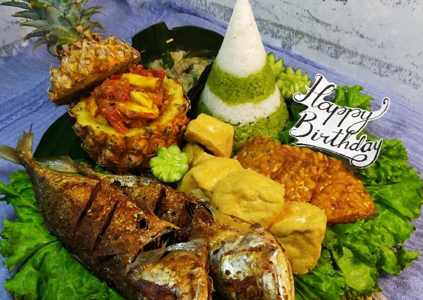 Tumini Susun Nasi Gurih Pandan Sambal Nanas