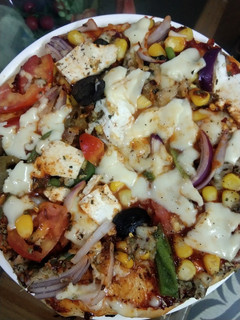 A picture of Cheesy paneer pizza.