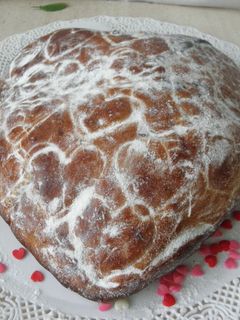 Una foto de Pan dulce corazón navideño, fácil y esponjoso