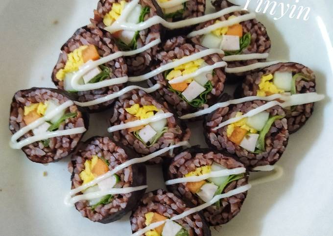 Cách làm kimbap eat clean: Bí quyết cho bữa ăn lành mạnh và ngon miệng