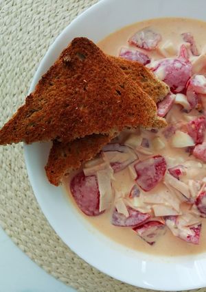 Tejfölös paradicsomsaláta 🥗 recept fotója